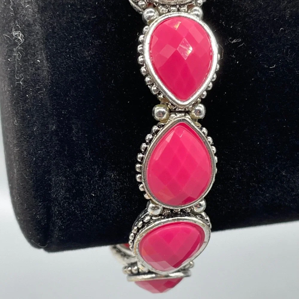 Napier‎ Pink Teardrop Faceted Stone Stretch Bracelet Silver Tone Beaded Detail
